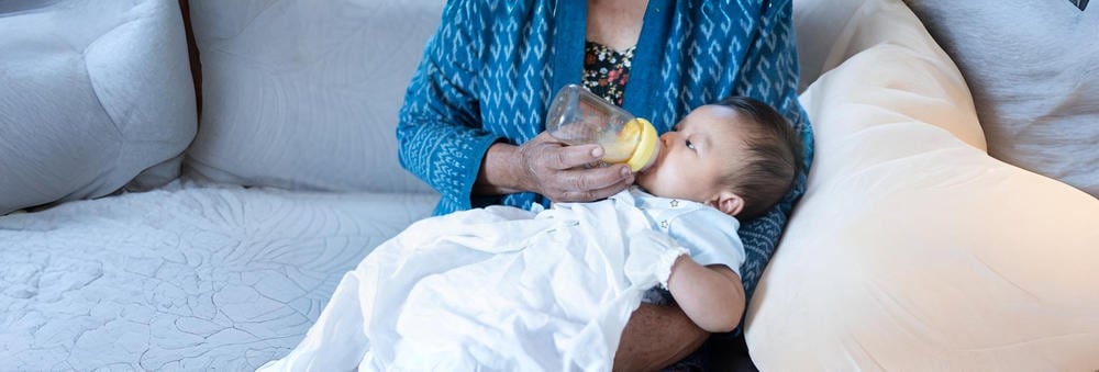 nenek dengan bayi
